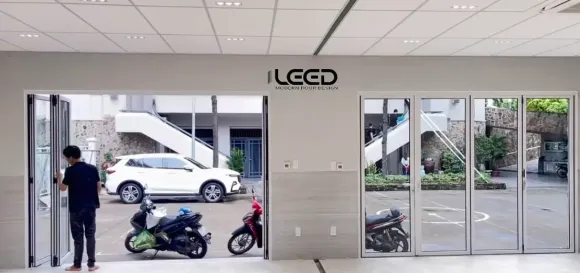 [VIDEO] Hoàn thiện cửa xếp trượt Folding Leed Door cho ban công 