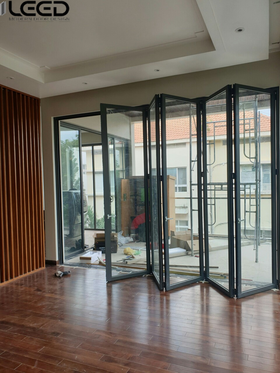 cửa 5 cánh